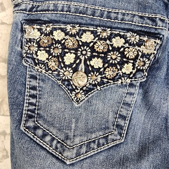 Miss Me Mini Flower Mid Rise Bootcut  Jeans Rhinestone Embellished Blue 30 x 32 - Picture 11 of 16